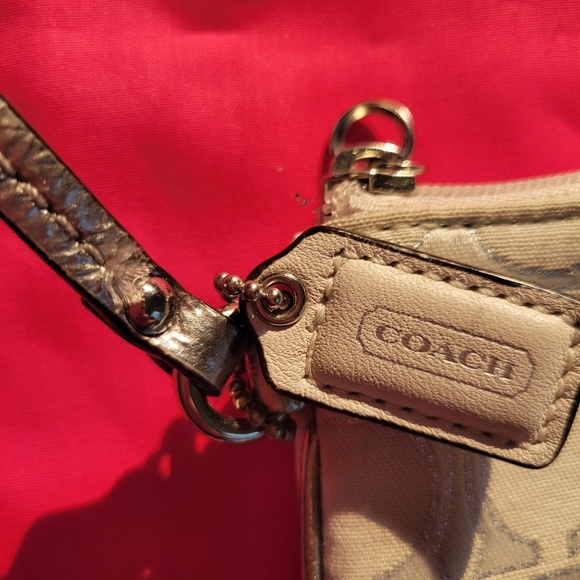 Coach Wristlet ~ Signature C Logo ~ White w/ Silver Thread ~ GUC - Picture 6 of 15